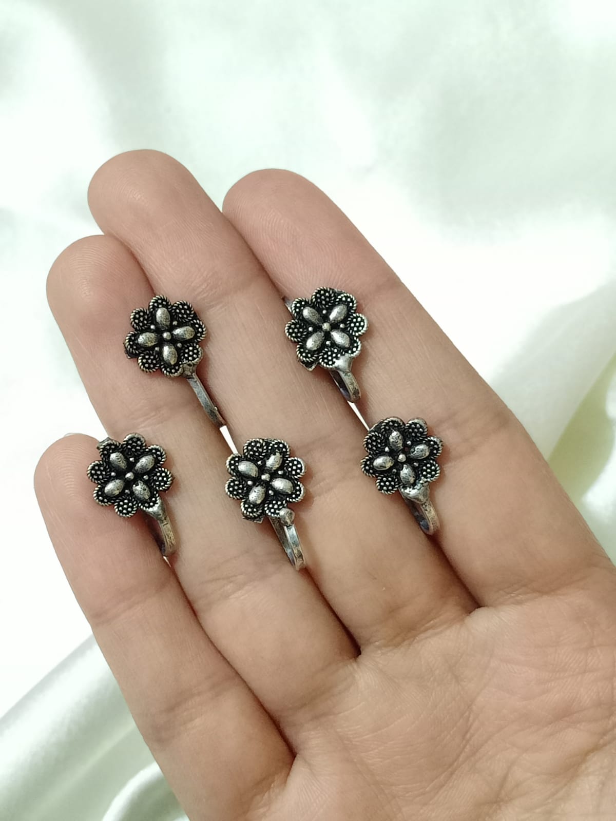 Flower Nosepin (Without piercing) Set of 1